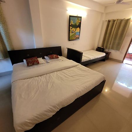 Hilltop Lodge Guwahati Room photo